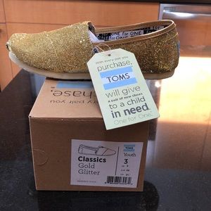 Gold glitter toms